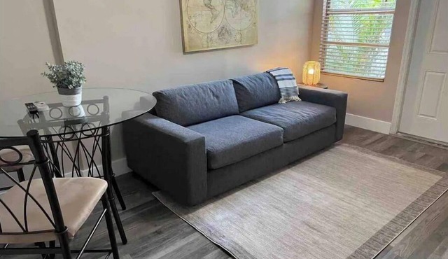 Furnished Hollywood unit 1/1, 2 Exterior patios for mid/long-term
