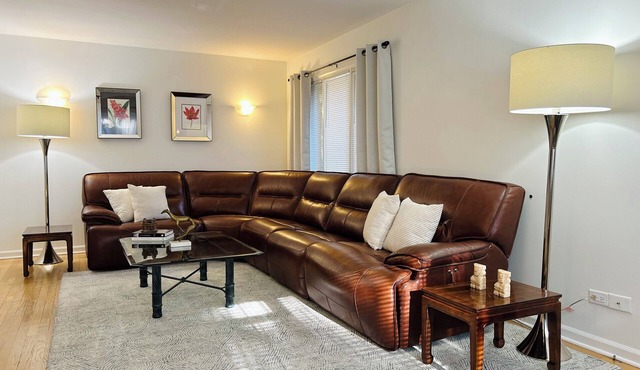 Furnished Lake Forest 3BR Townhome Monthly Housing Near Great Lakes