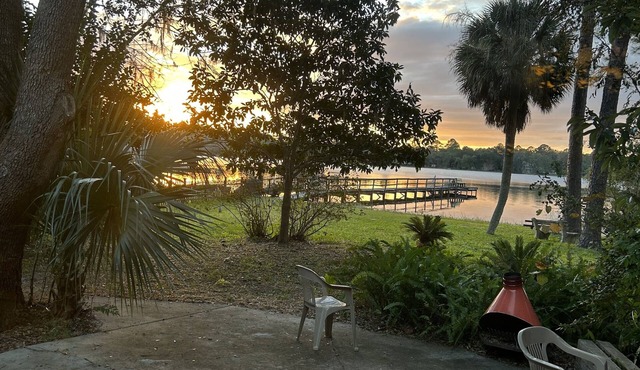 Furnished, lakefront 2/1 house in Ocala Nat'l Forest