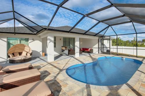 Furnished Lanai and Yard Comfy Lehigh Acres Getaway