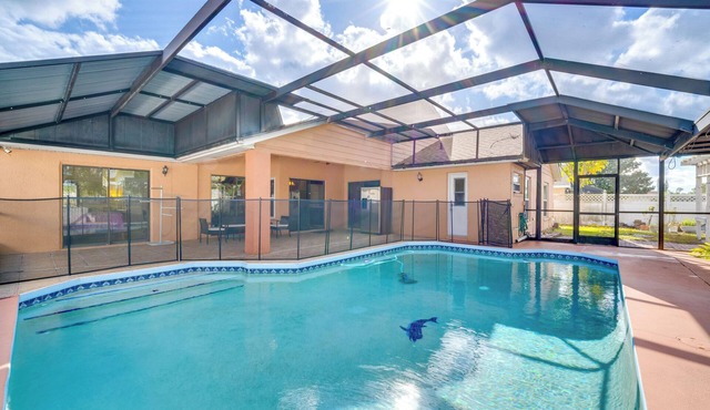 Furnished Lanai + Lake View: Quiet Home in Orlando