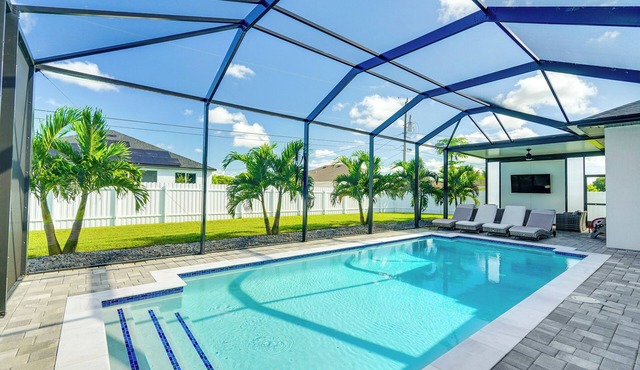 Furnished Lanai & Private Pool: Cape Coral Home