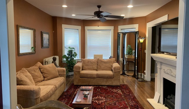 Furnished Oak Park Flat/Ideal for 1 to 6 Month Stays/Entire Apartment