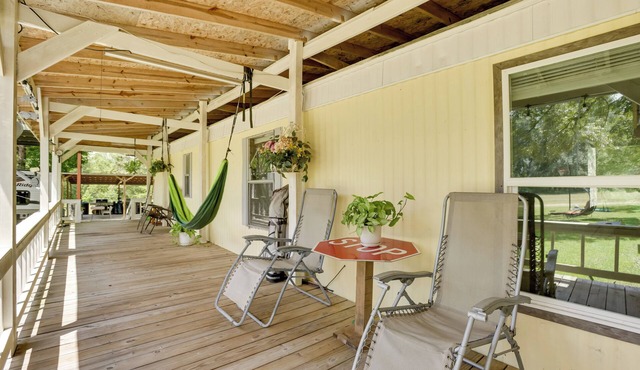 Furnished Outdoor Oasis! 22 Mi to Lake Livingston