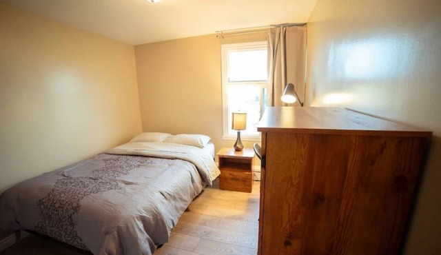 Furnished Private Apartment with AC, free utilities, Walk to Downtown Thompson.