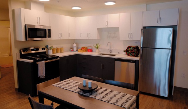 Furnished private bedroom in brand-new professionally managed Napa rental