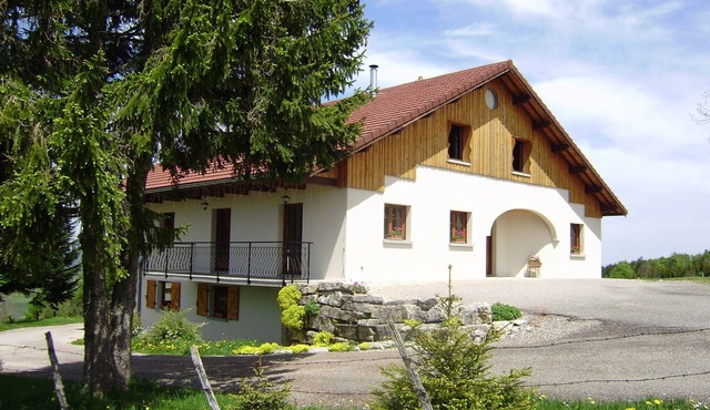 Furnished quiet in an authentic setting in the middle of nature 328 feet high