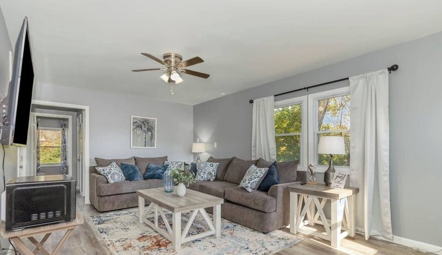 Furnished Ranch Home with FREE washer and dryer