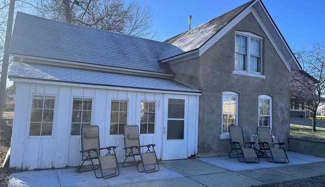 Furnished Rental: Everything included, MONTHLY Available, Fast INTERNET, MAIN St