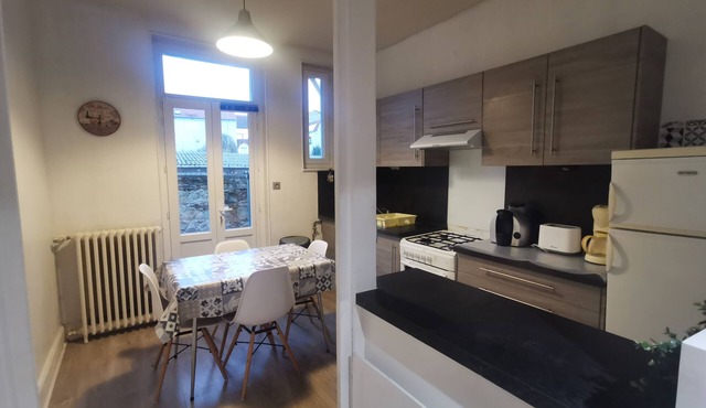 Furnished rental in Vichy with private courtyard and parking space