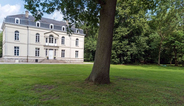 Furnished room in Chateau