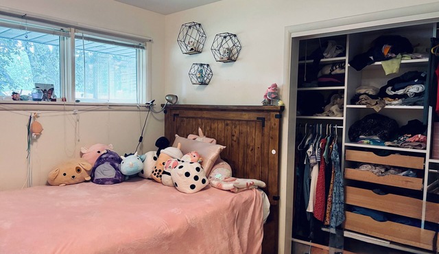 Furnished room in charming 2-bedroom house in Shoreham