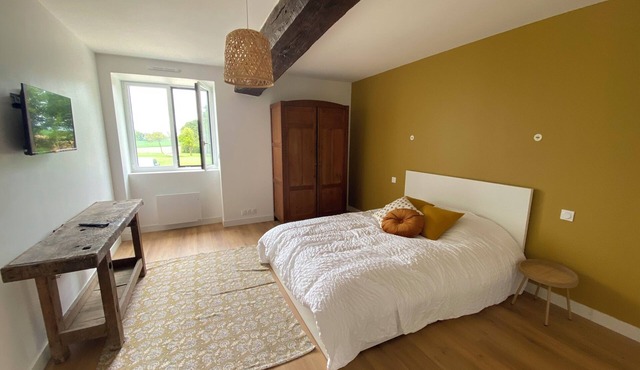 Furnished room with en-suite shower and toilet