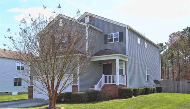 Furnished Rooms in Spacious 4-Bed,2.5 Bath, 2,100 sq.Ft Home in Creedmoor.