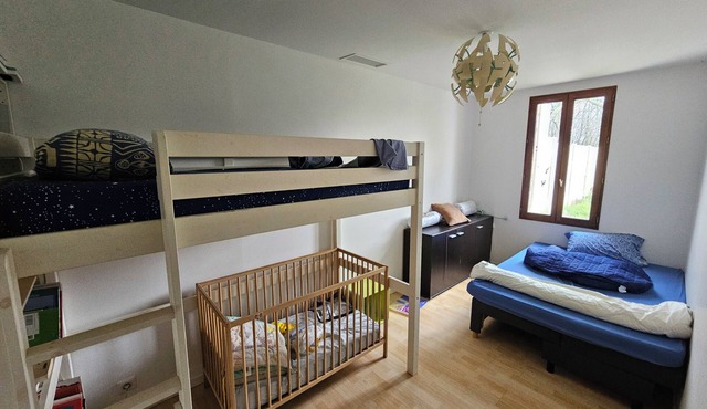 Furnished seasonal rental, large garden, in AvensanWinery d'Arsac 1 minutes away