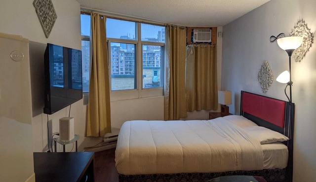 Furnished Studio Apartment in Downtown Toronto