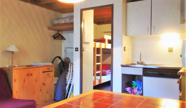 Furnished studio sleeps 4