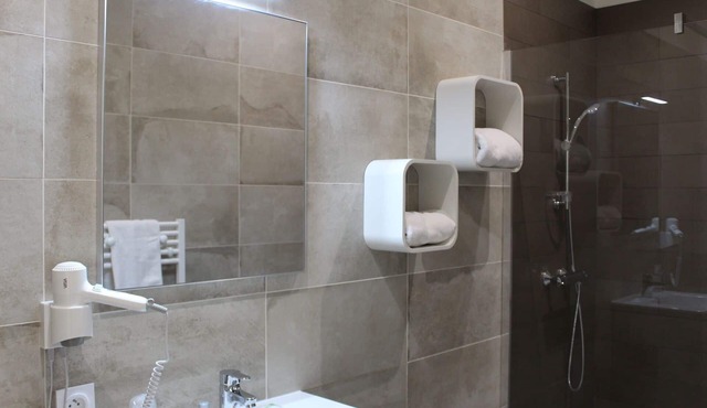 Furnished studio* with swimming pool, Montélimar Nord freeway exit