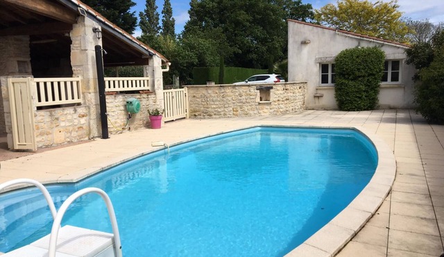 FURNISHED STUDIO IN CHARMING GITE