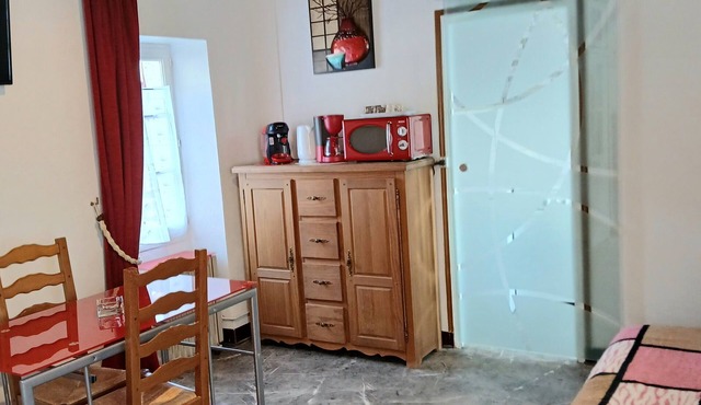 Furnished studio in the heart of the village