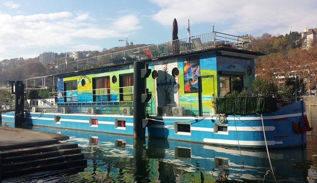 Furnished Studio on barge quay of the Saône, center, unusual, quiet, near train station