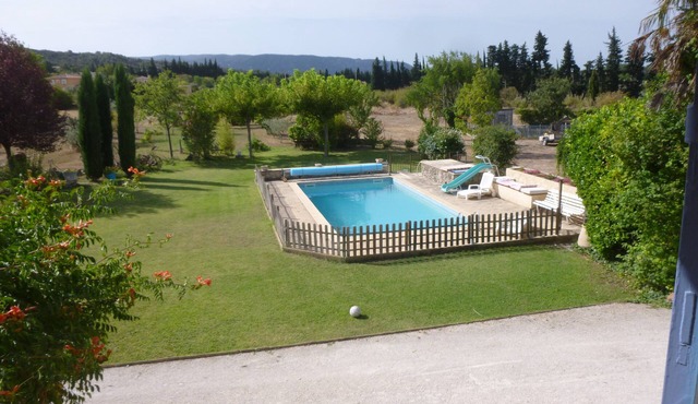 furnished studio overlooking the luberon