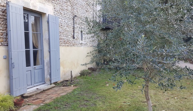 Furnished studio renovated in the heart of Générac, ideal for short stays