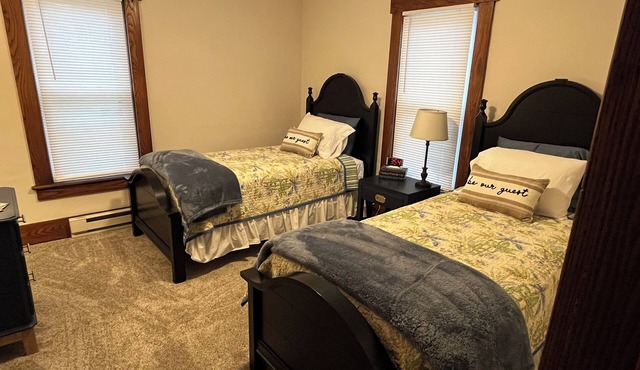 Furnished sweet retreat, 2-bedroom apartment in Lexington - WiFi, W/D, Parking