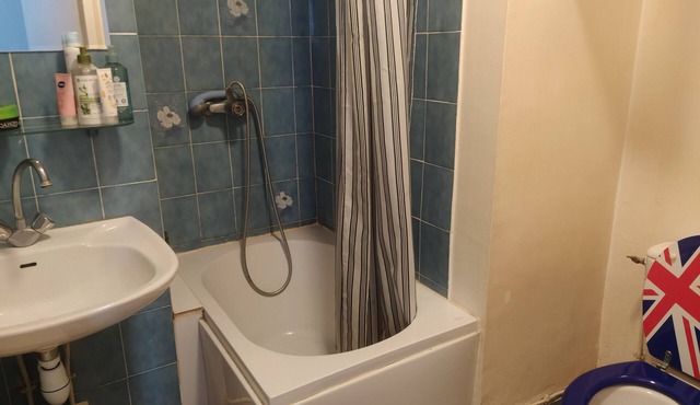 Furnished T2 apartment with private parking by the beach
