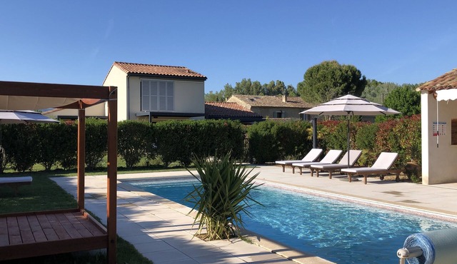 Furnished Tourist 4 * for 2-3 people, swimming pool and views of the Luberon