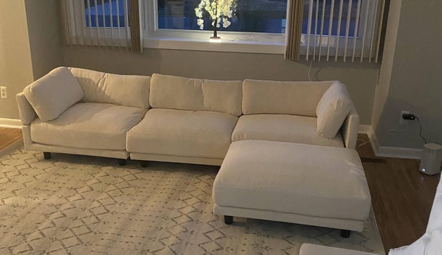 Furnished Single Room with attached bathroom/Wi-Fi/AC/Laundry/Parking