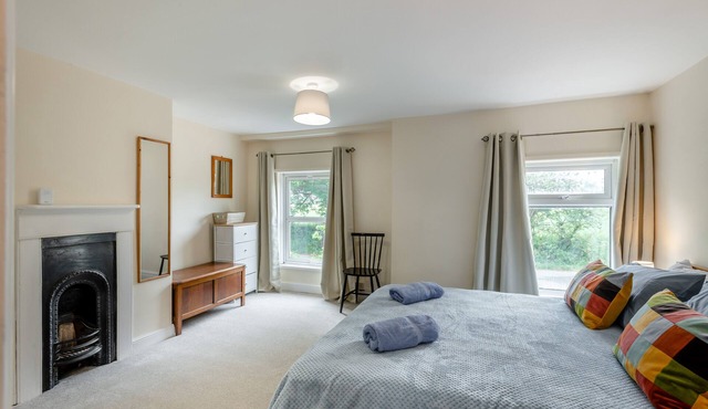 Furtherfield - Two Bedroom House, Sleeps 3