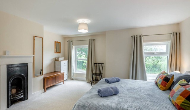 Furtherfield - Two Bedroom House, Sleeps 3