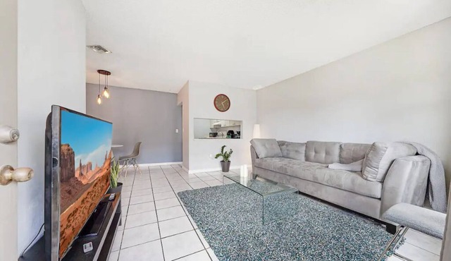 Fuseball & Games - 2 BD/2 BTH Condo Miami!