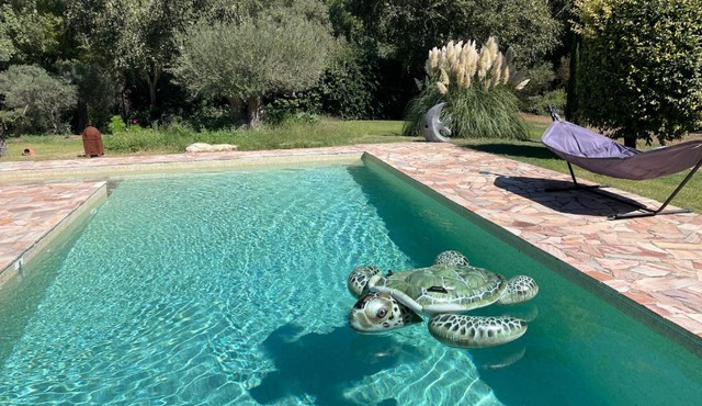 FUVOLEA, Maison de vacances à 15 min du centre d'Aix-en-Provence, piscine chauffée en saison - jardin - parking privé gratuit