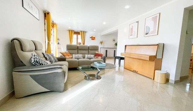 #FW The House of Sunny Gardens