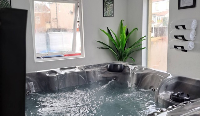 Fylde Cottage - Your Perfect Staycation Accommodation W/Hot tub