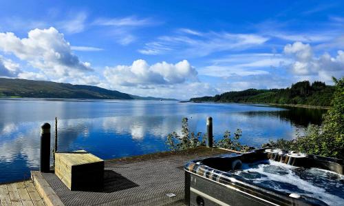Fyne Edge - A Luxurious Lochside Haven