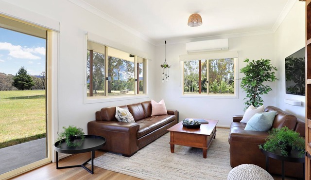 Fynn's Run This three-bedroom, one -bathroom home is set in Hartley on 2.9 hectares