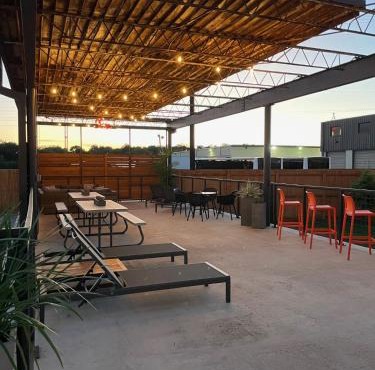 Fyrebird Place - Industrial Loft with Pavilion & Yard