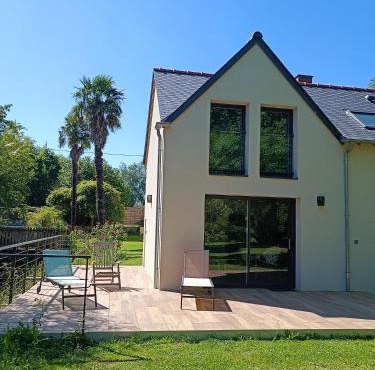 Gîte à côté de " la Java bleue" en bord de rivière