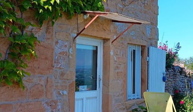 Gîte à la Campagne, à Seulement 20 km de Lyon. Calme Absolu et vue Panoramique