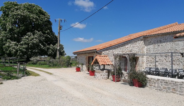 Gîte à la Campagne, 3km de Parthenay. Idéal Pour Séjours en Famille Entre Amis
