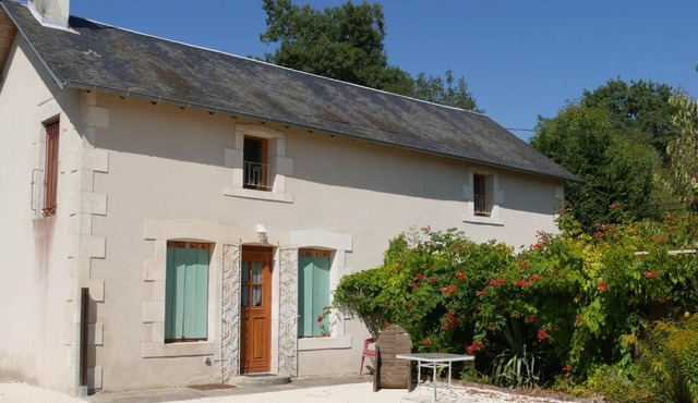 Gîte à LA PUYE - FR-1-541-63