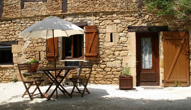 Gîte 2p Lascaux, 2*, wifi, park, games, heated swimming pool, Spa, ok dogs & cats