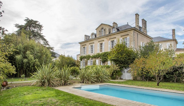 Gîte-5 étoiles-Private Bathroom-Pool view