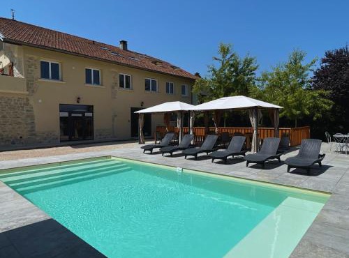 Gîte 5 chambres piscine vue montagne