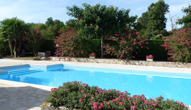 Gîte 5 persons, heated swimming pool, near Royan