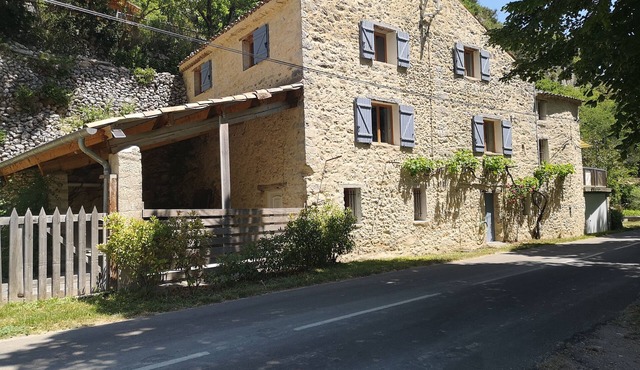 Gîte 6/8 persons with private swimming pool in drôme provençale