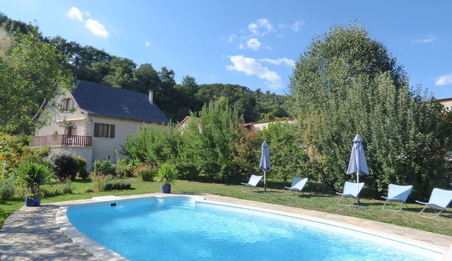 Gîte au Cœur du Cantal Avec Piscine